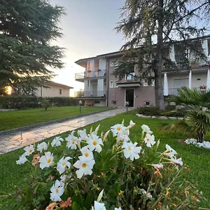 Otta House Garda , Castelnuovo del Garda Italia